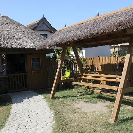 Hotel Cerdacul Cu Stuf Sfântu Gheorghe Exterior foto