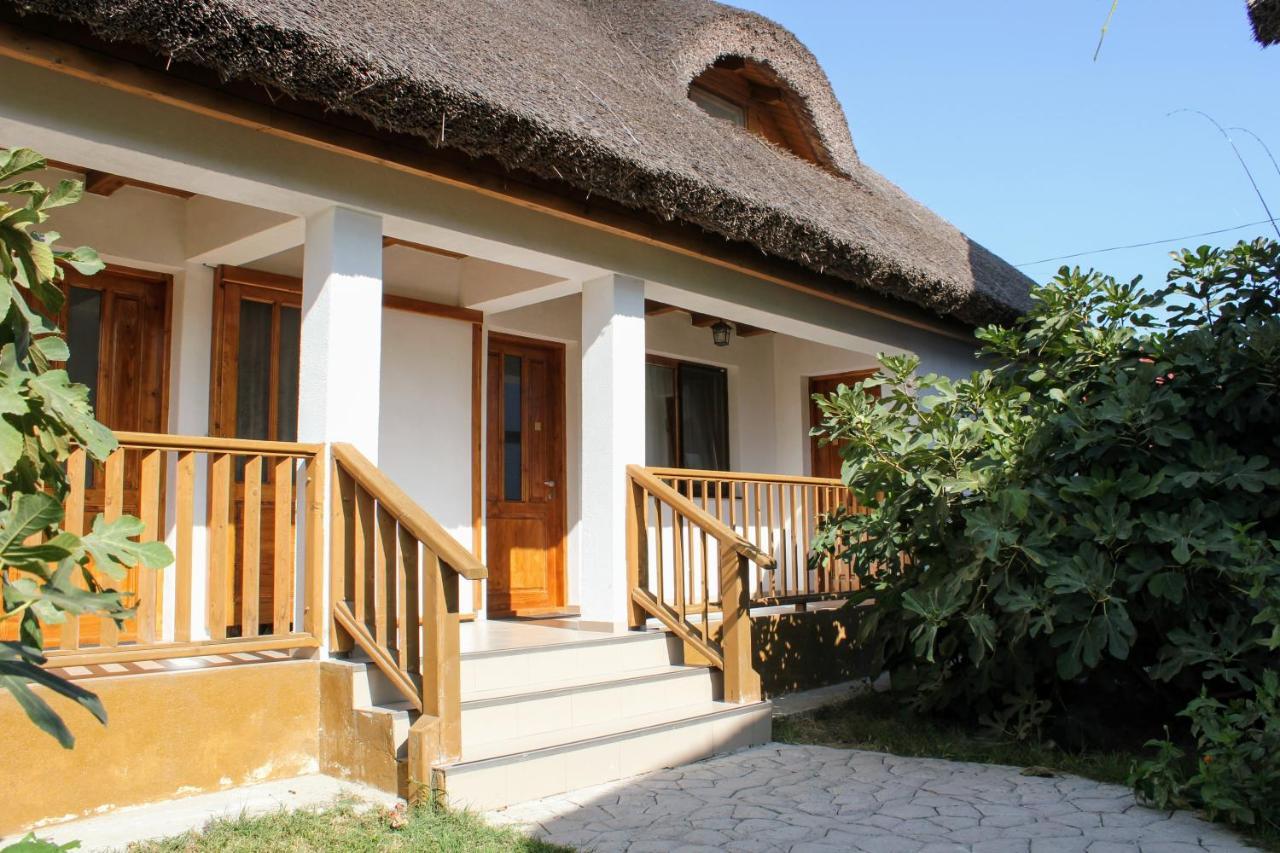 Hotel Cerdacul Cu Stuf Sfântu Gheorghe Exterior foto